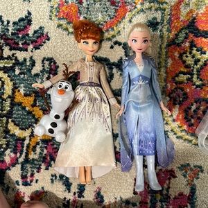 Anna & Elsa Barbie dolls + Olaf